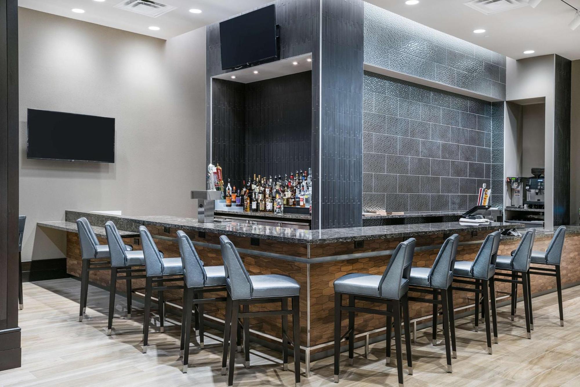 Embassy Suites By Hilton College Station Exteriér fotografie