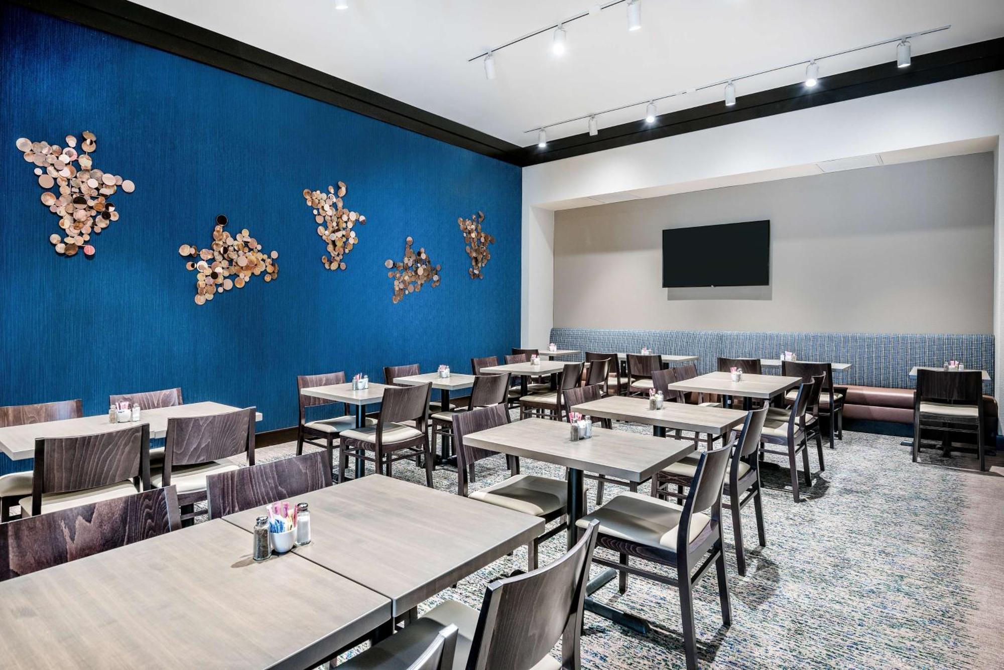 Embassy Suites By Hilton College Station Exteriér fotografie